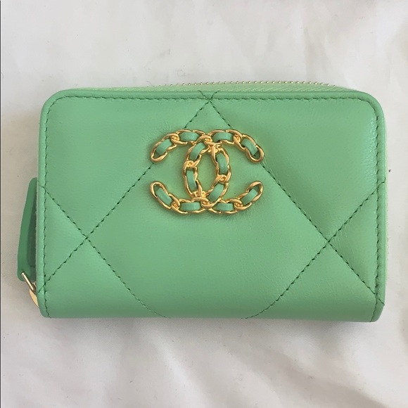 Chanel 19 Zipped Wallet - Picture 9 of 11